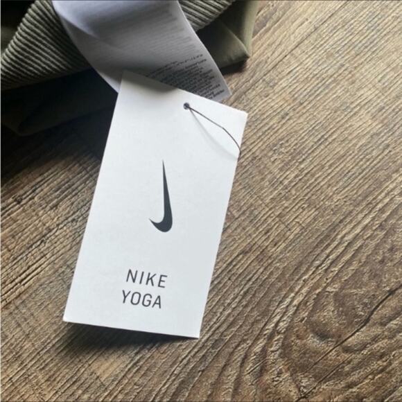 Nike yoga luxe layered 7/8 leggings - Picture 2 of 8